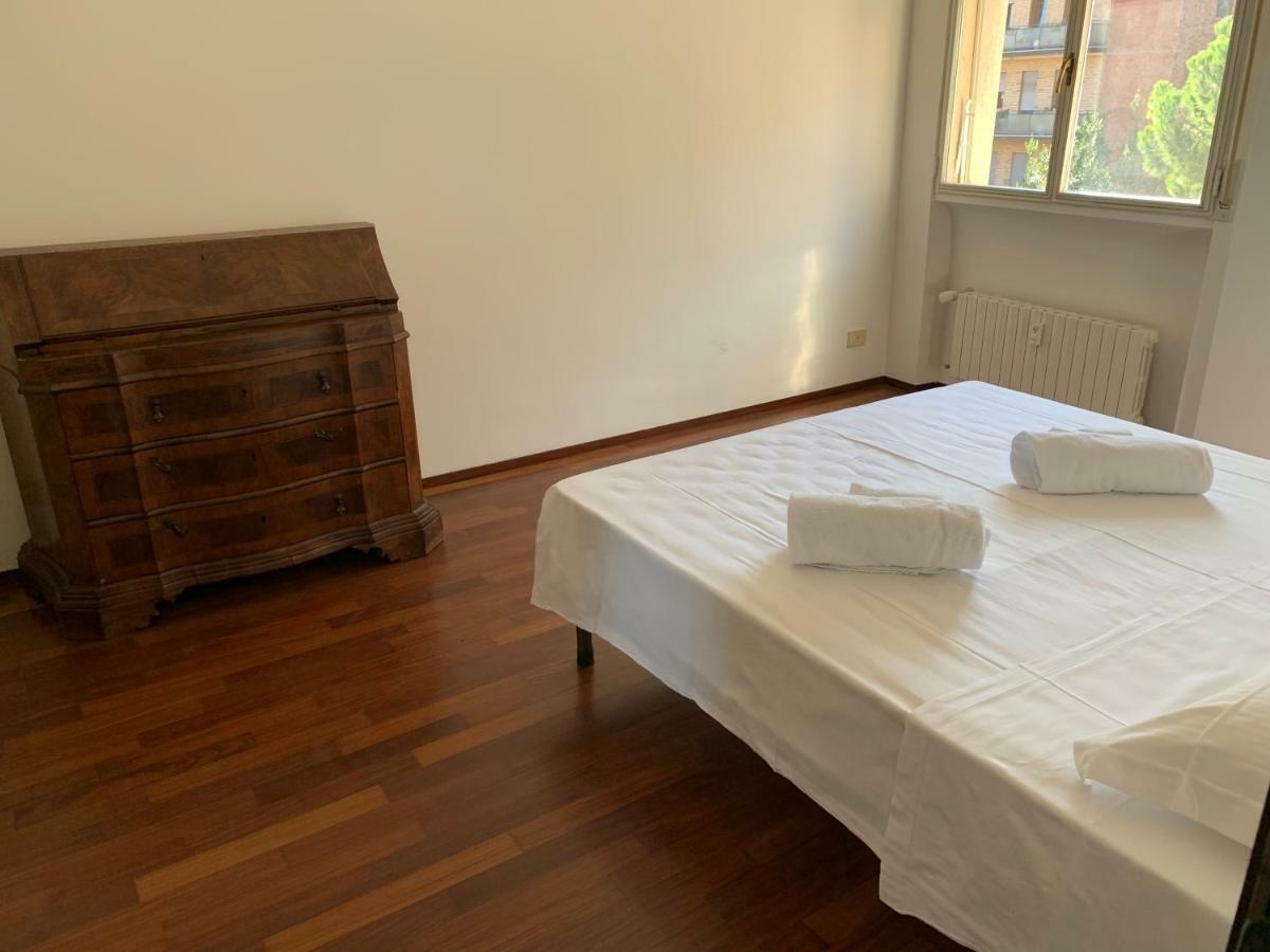 Whouse Luxury Universita' โบโลญญา ภายนอก รูปภาพ
